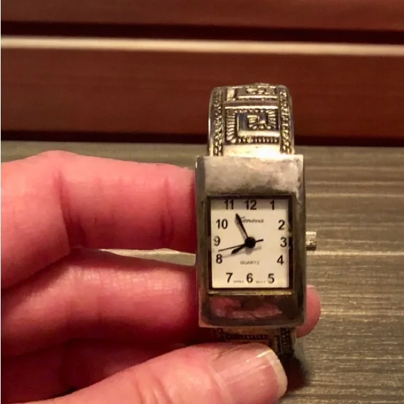 Geneva | Accessories | Vintage Signed Geneva Platinum Watch  display picture 1